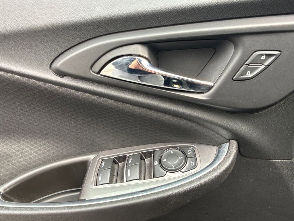 Used 2017 Chevrolet Malibu LT image 21