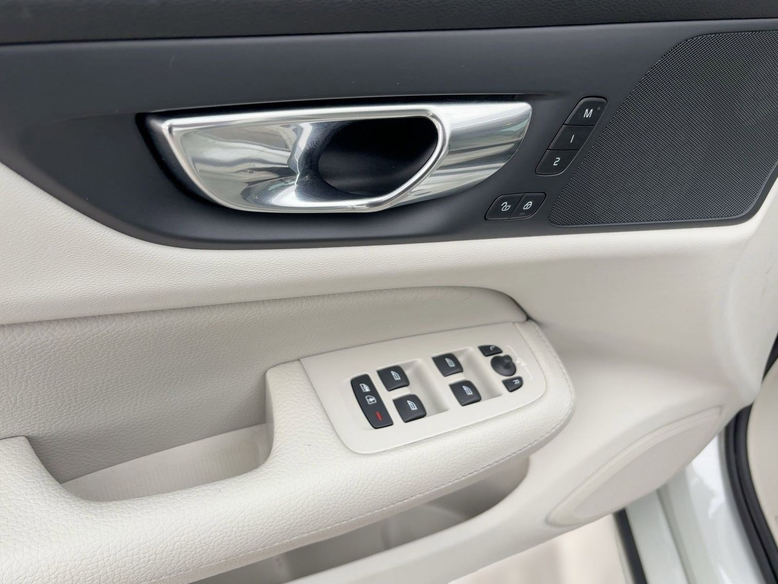 Used 2019 Volvo S60 T5 Momentum image 11