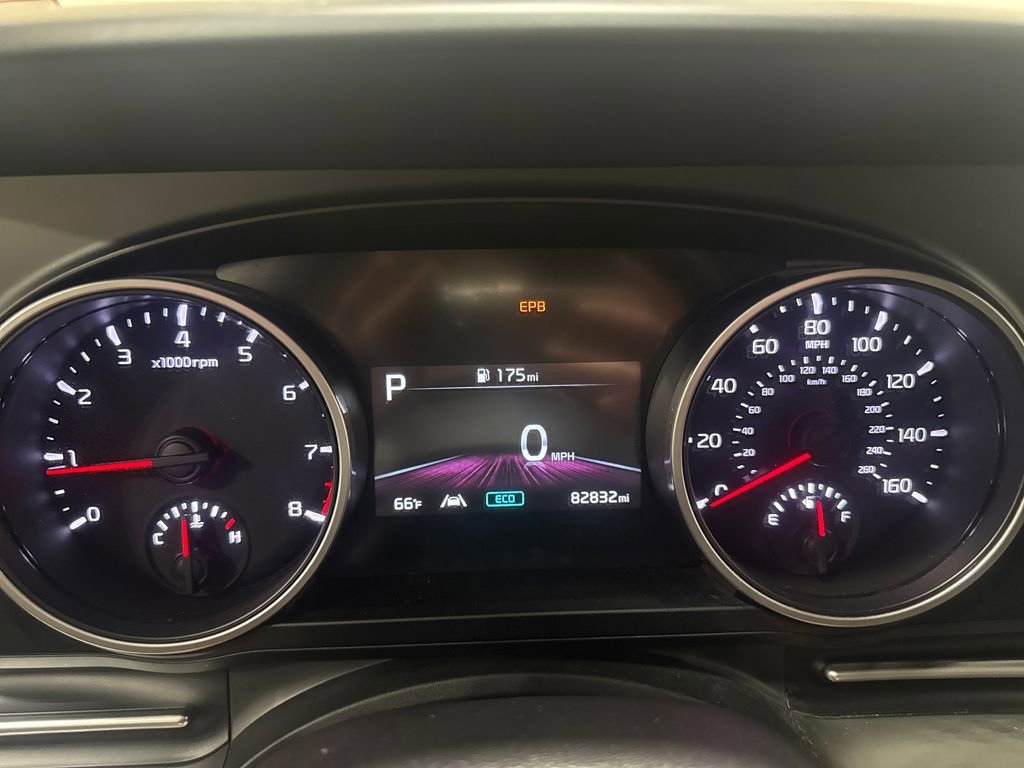 Used 2022 Kia Carnival LX FWD image 45