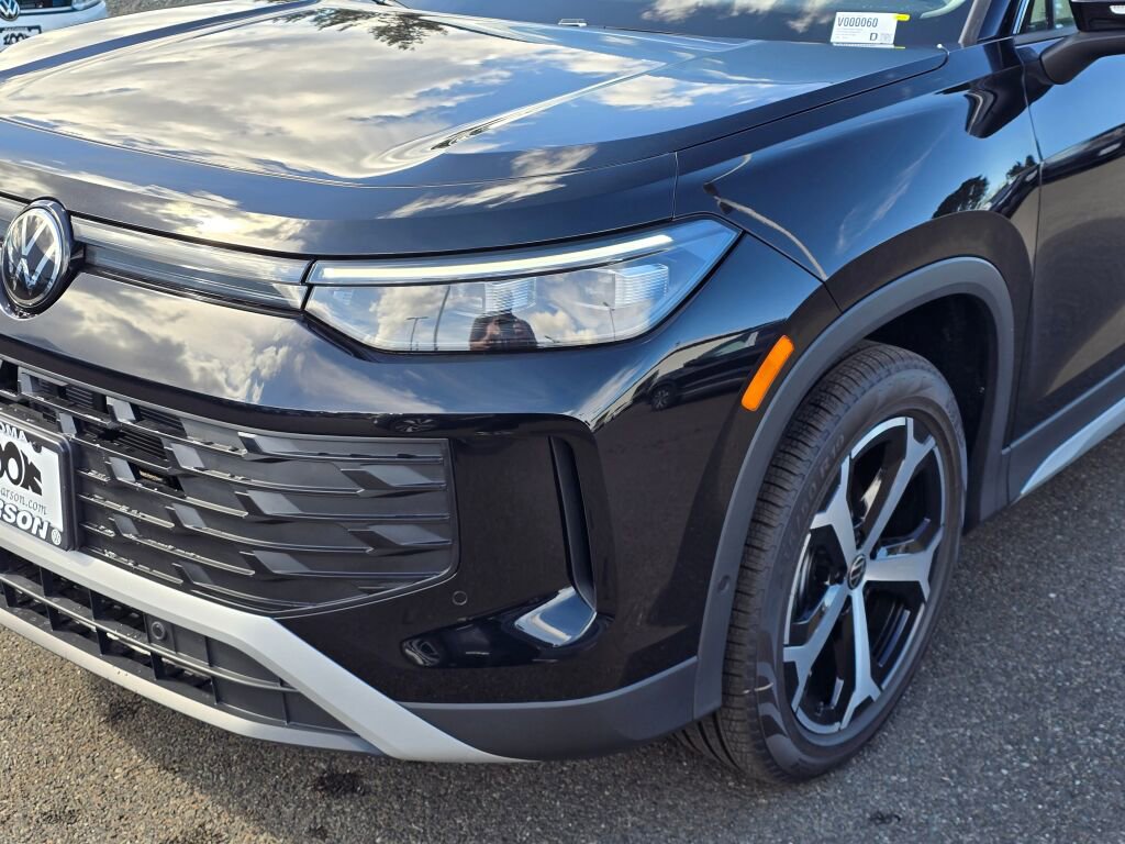 New 2025 Volkswagen Tiguan SE image 10