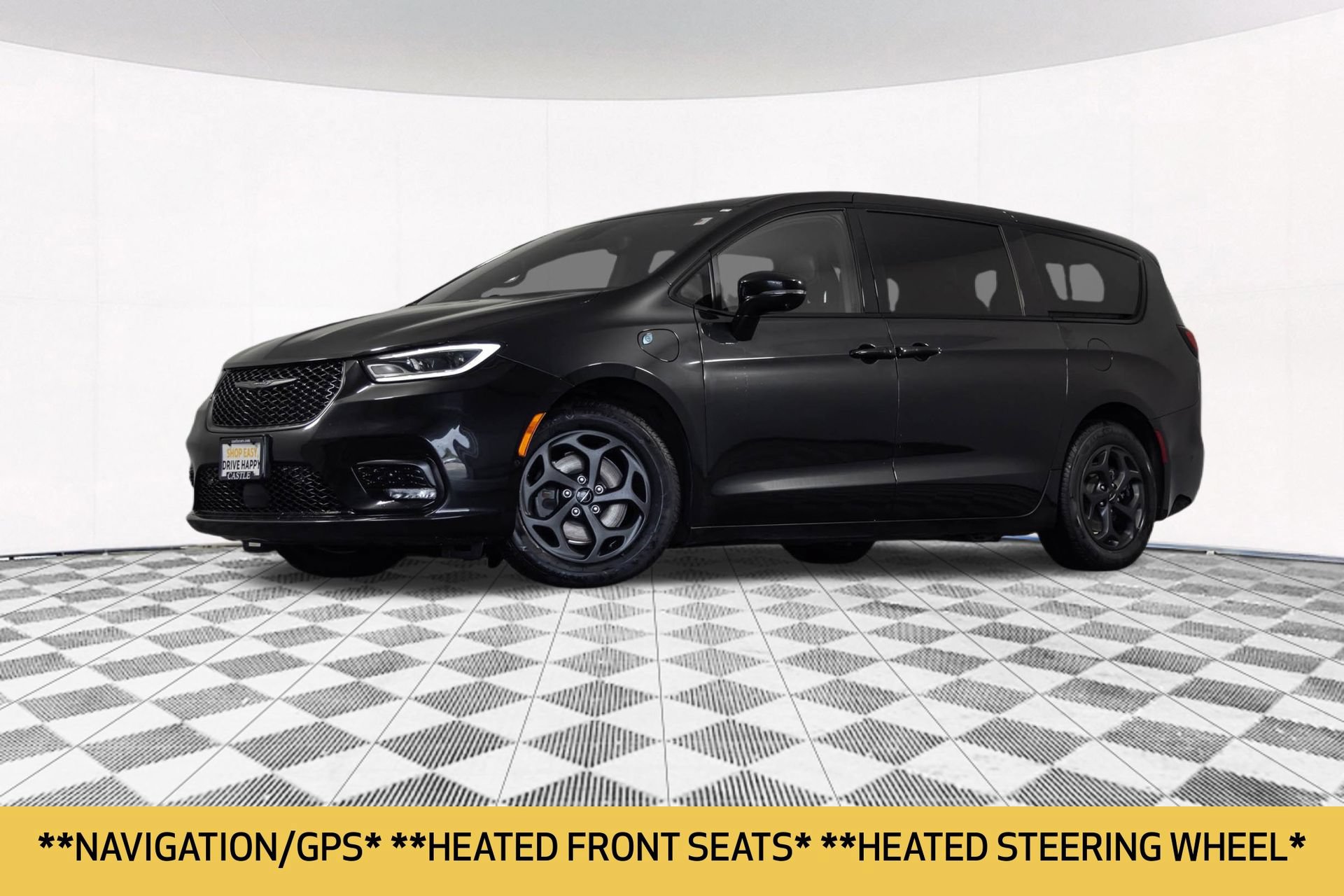 Used 2022 Chrysler Pacifica Touring-L w/ Uconnect Theater Family Group FWD image 2