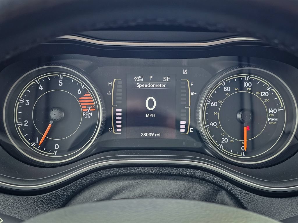 Used 2021 Jeep Cherokee Latitude Plus AWD/4WD image 16