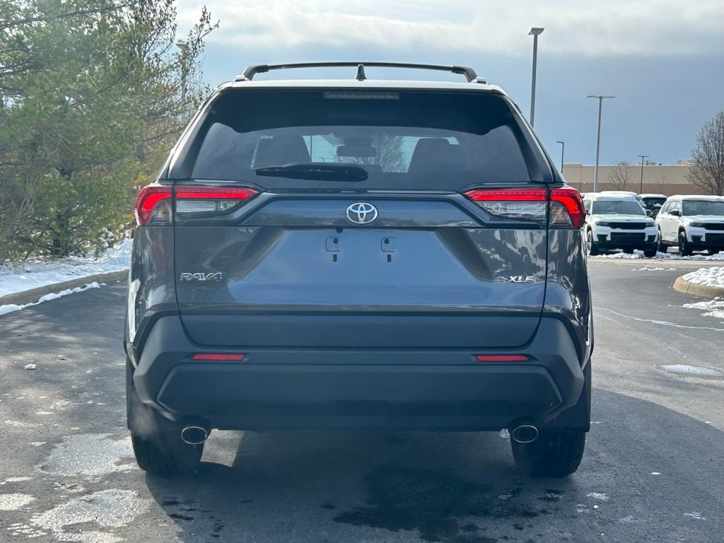 Used 2022 Toyota RAV4 XLE Premium image 6