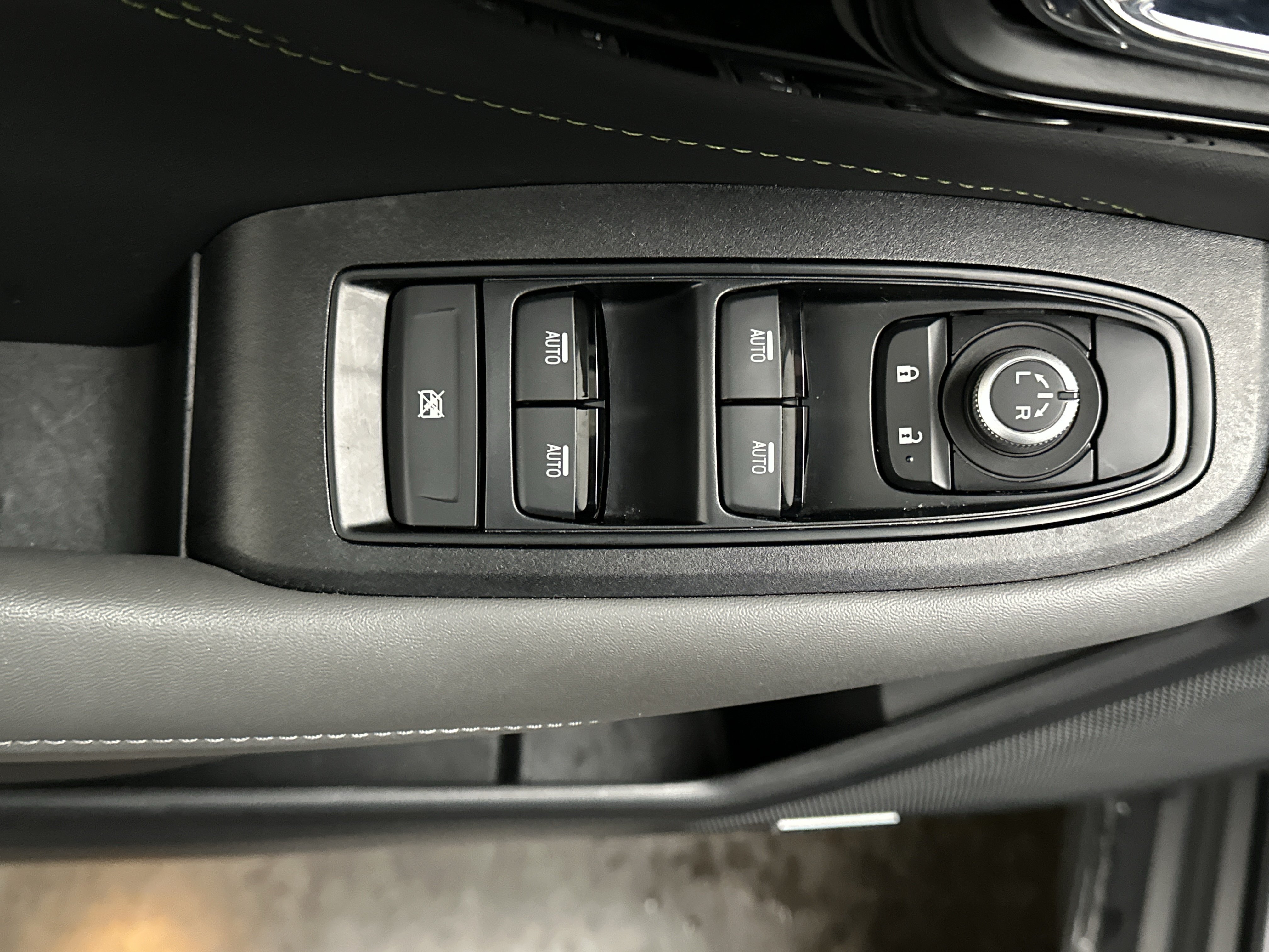 Used 2025 Subaru Outback Onyx Edition AWD/4WD image 17
