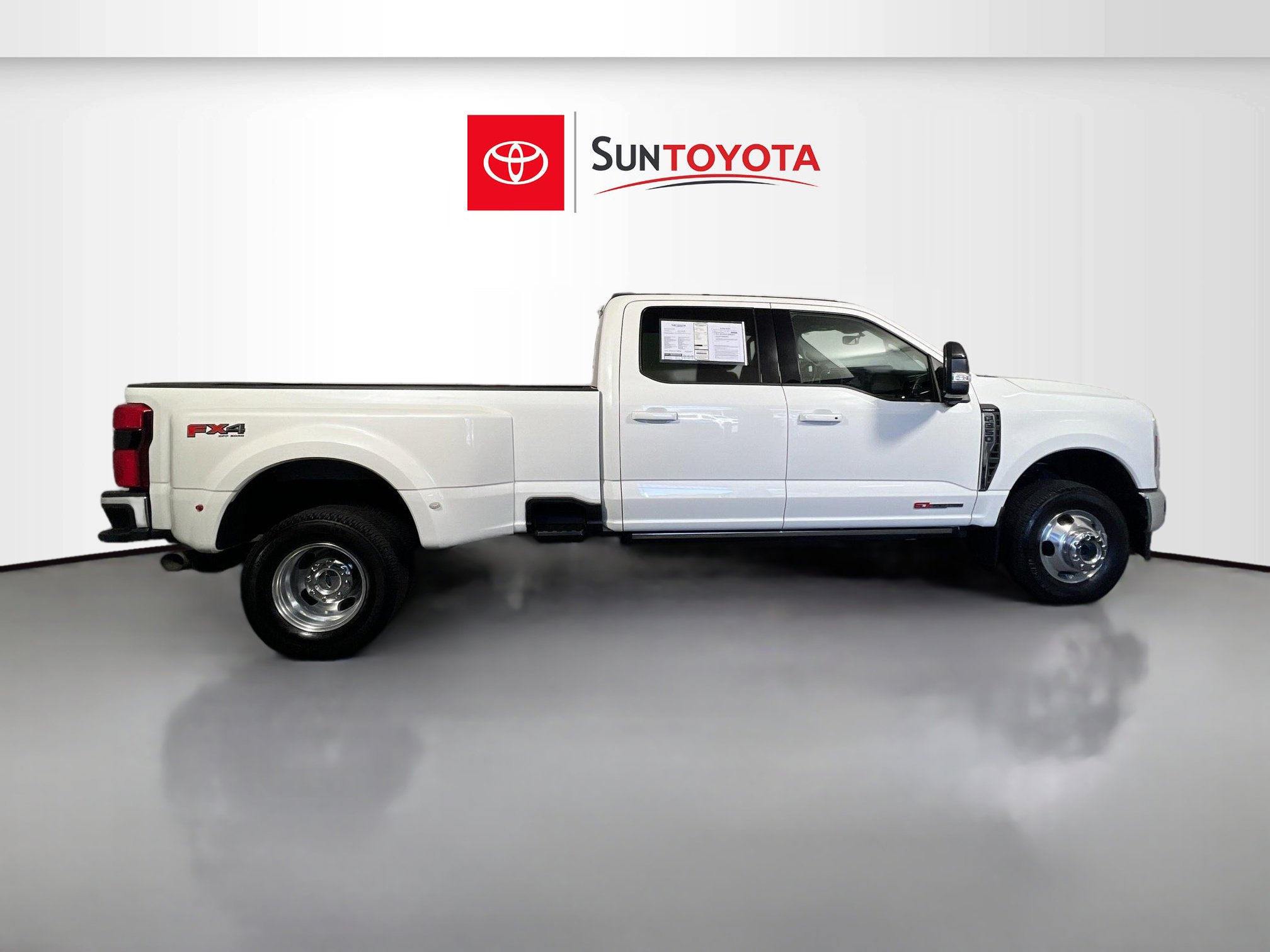 Used 2024 Ford F350 Lariat w/ Lariat Ultimate Package image 2