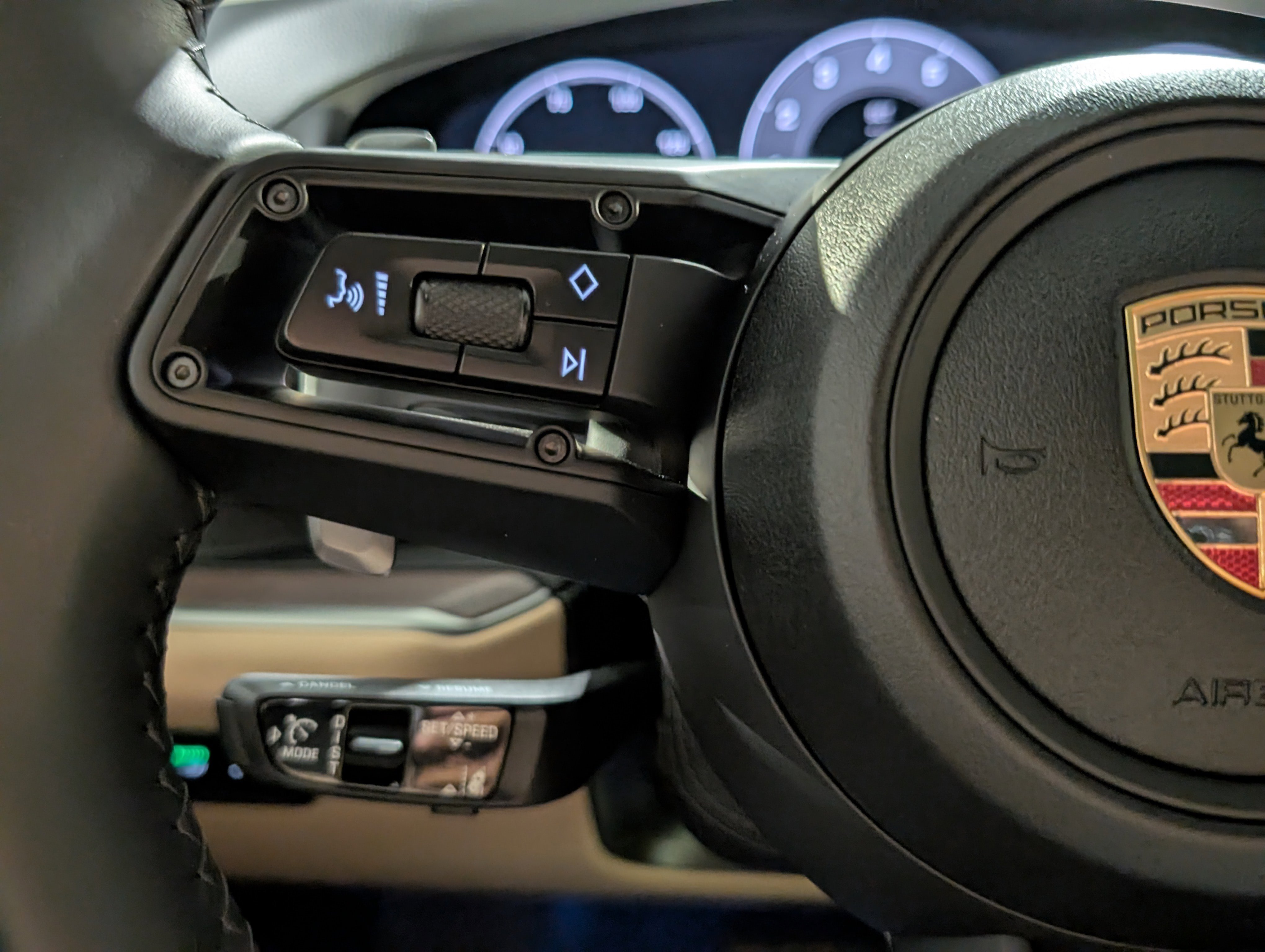 Certified 2025 Porsche Cayenne Coupe image 28