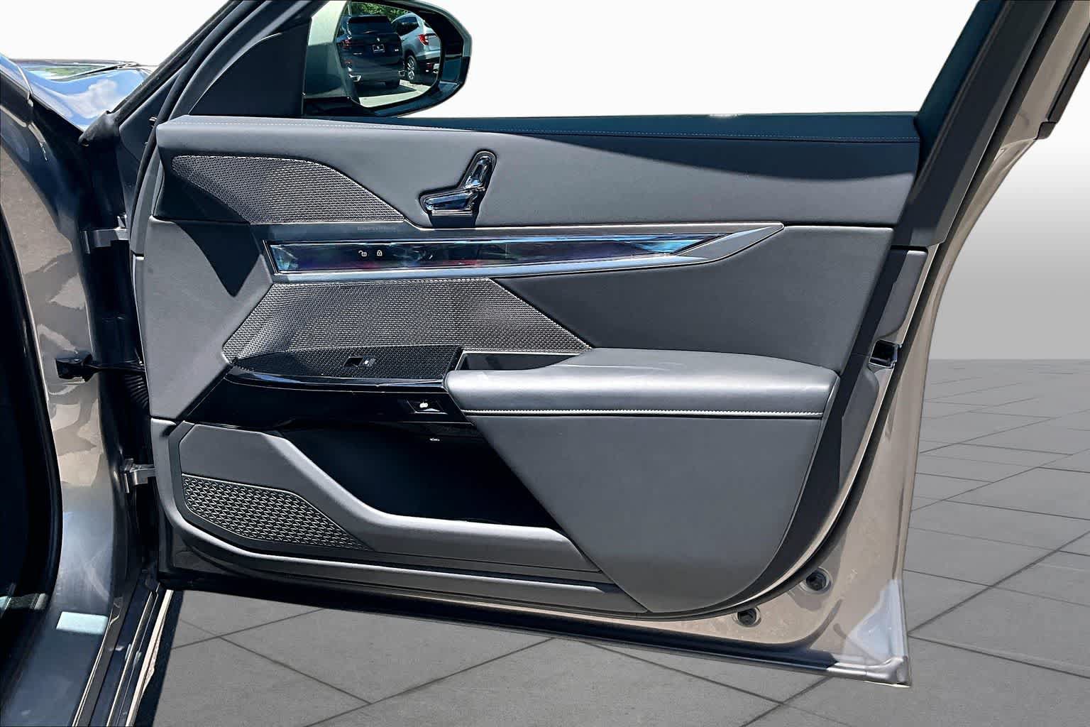 Certified 2025 BMW 740i RWD image 24