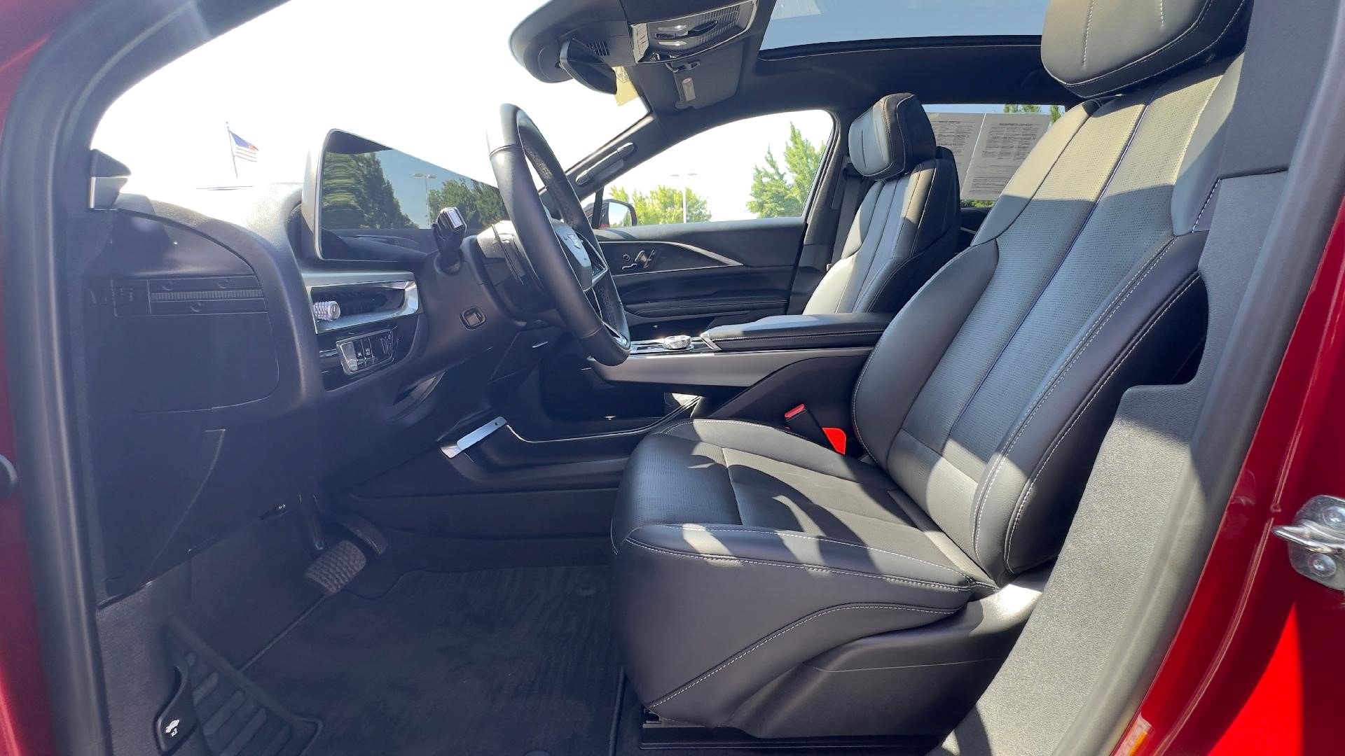 Certified 2024 Cadillac Lyriq Luxury AWD/4WD image 19