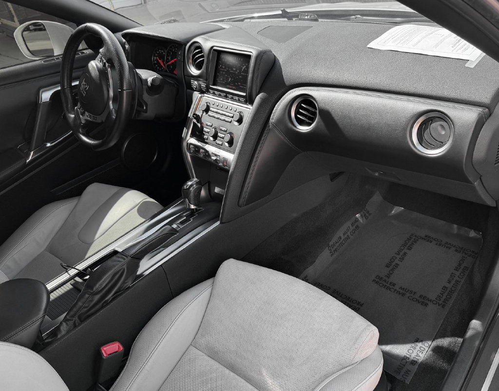 Used 2009 Nissan GT-R Premium AWD/4WD image 25