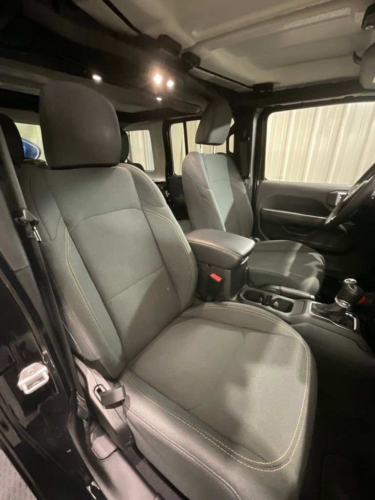 Used 2025 Jeep Wrangler Unlimited Sahara image 13
