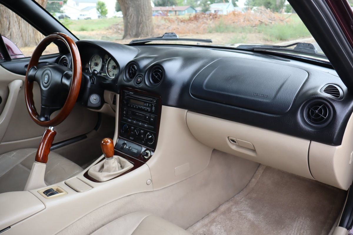 Used 2000 MAZDA MX-5 Miata RWD image 29