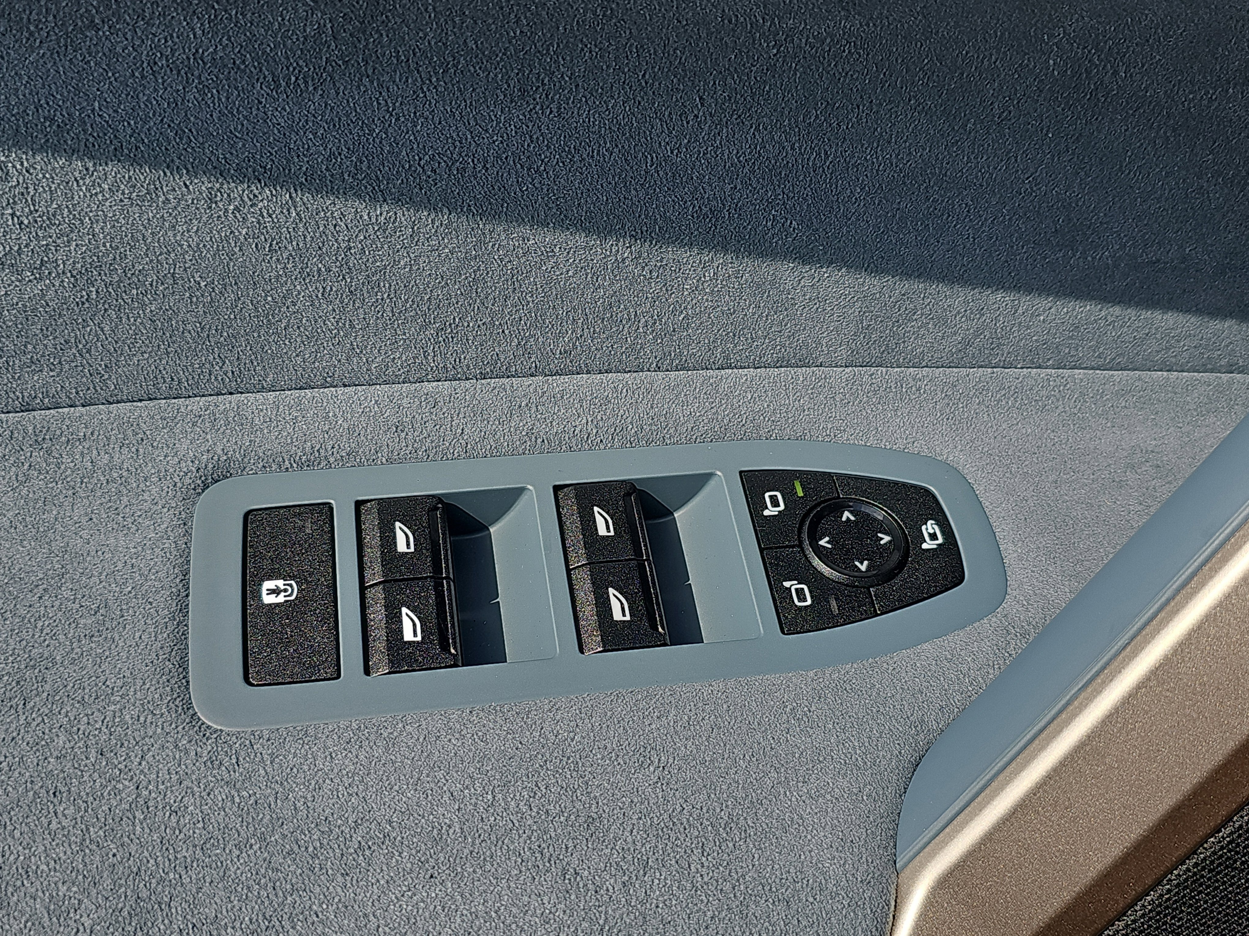 New 2026 BMW iX xDrive60 w/ Premium Package image 28