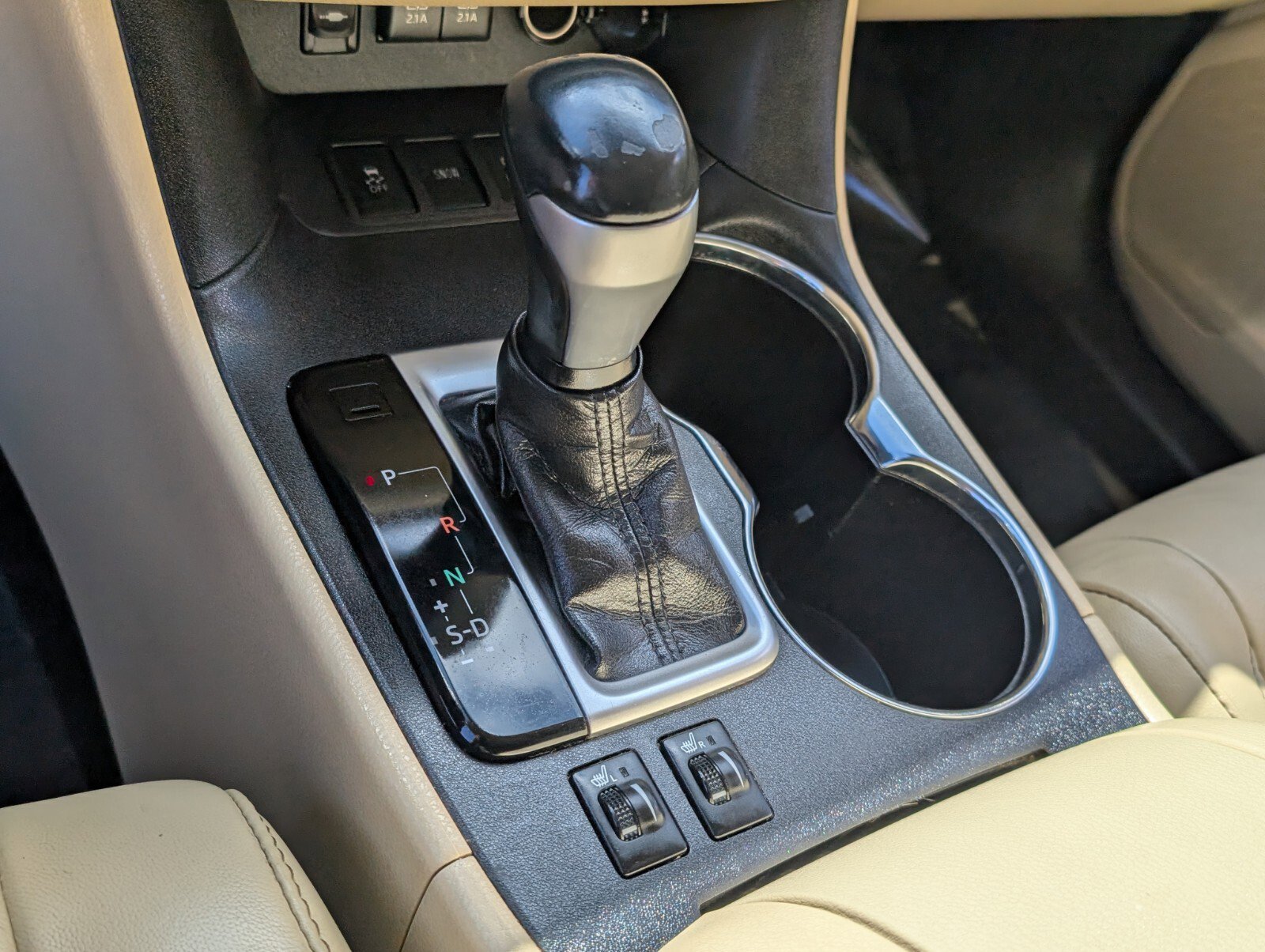 Used 2018 Toyota Highlander XLE image 32