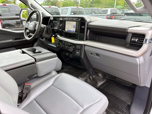 Used 2024 Ford F550 4x4 Regular Cab Super Duty image 14