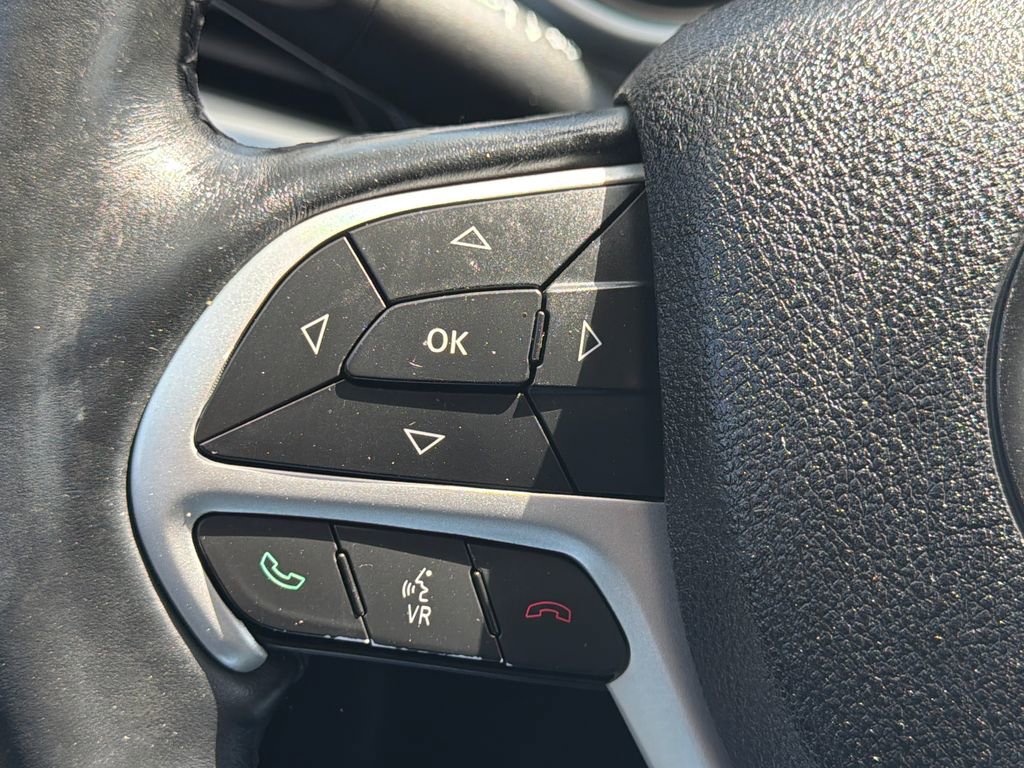 Used 2014 Jeep Cherokee Latitude w/ Cold Weather Group FWD image 9