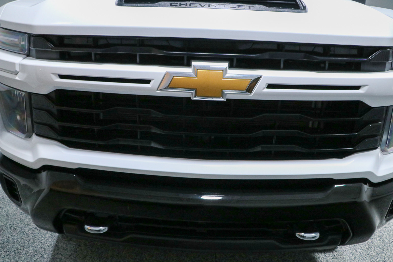 Used 2024 Chevrolet Silverado 2500 Custom w/ Custom Value Package AWD/4WD image 5
