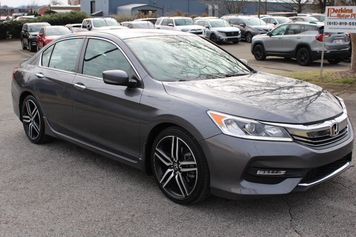 Used 2017 Honda Accord Sport image 5