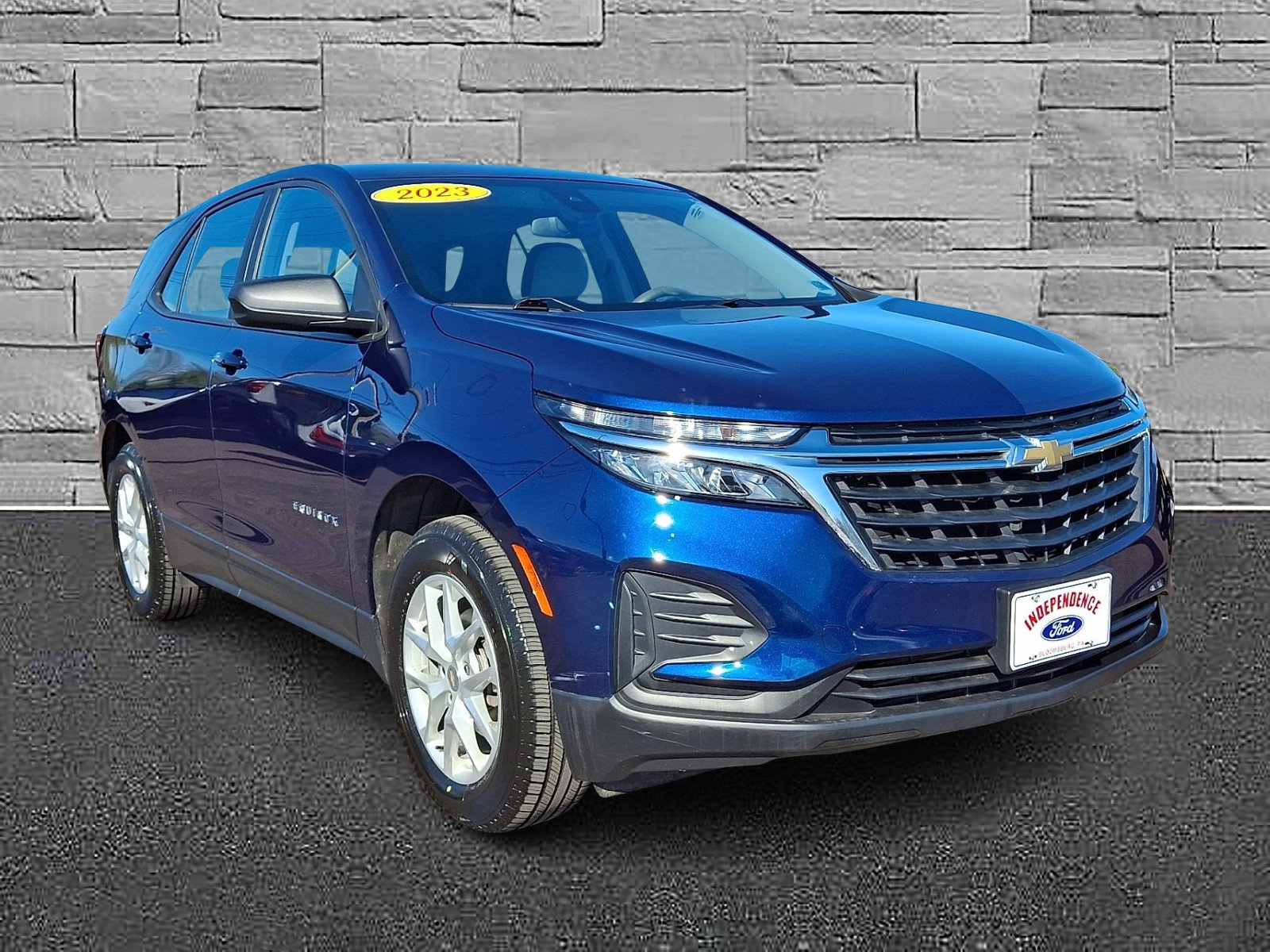Used 2023 Chevrolet Equinox LS w/ Driver Confidence II Package AWD/4WD image 2