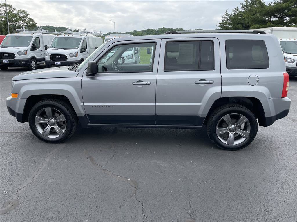 Used 2016 Jeep Patriot Sport w/ Power Value Group FWD image 2