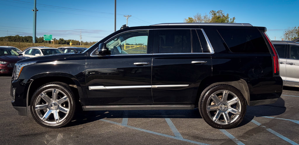Used 2017 Cadillac Escalade Premium Luxury AWD/4WD image 23