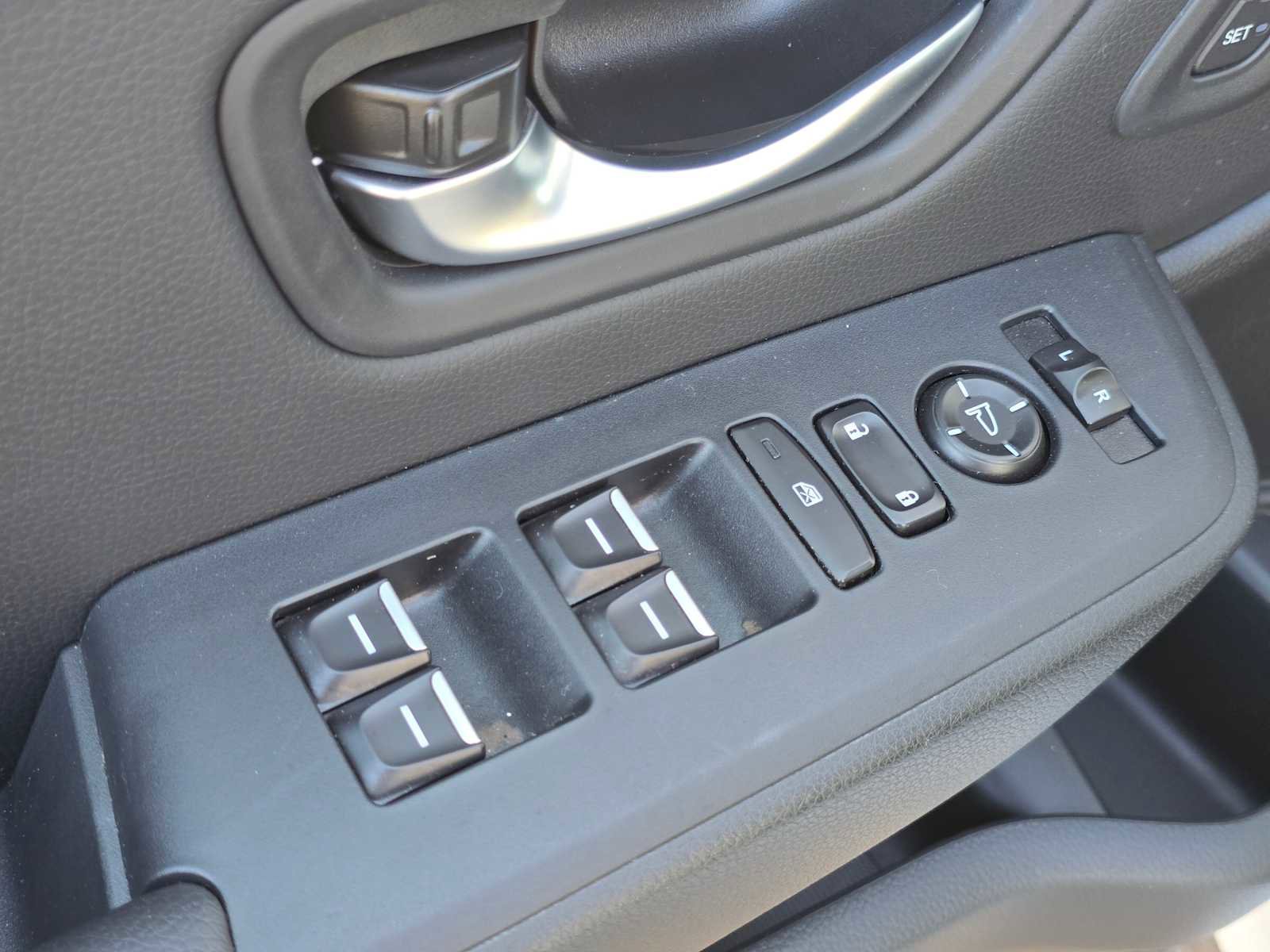 Used 2025 Honda Pilot EX-L image 24