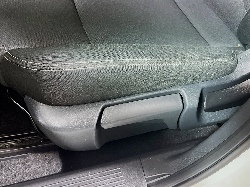 Used 2024 Nissan Rogue S image 18