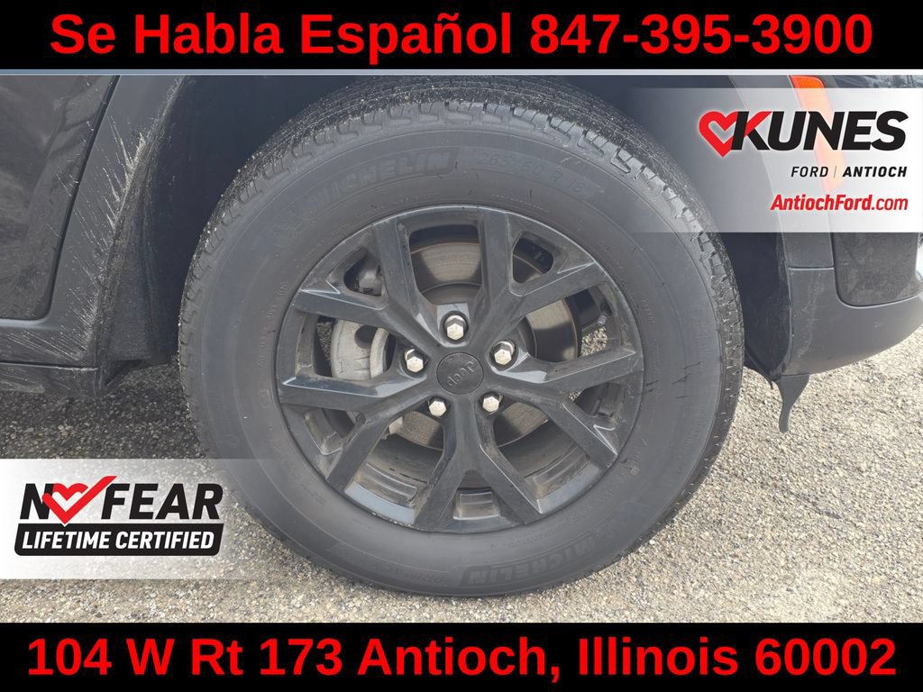 Used 2025 Jeep Grand Cherokee Altitude AWD/4WD image 13