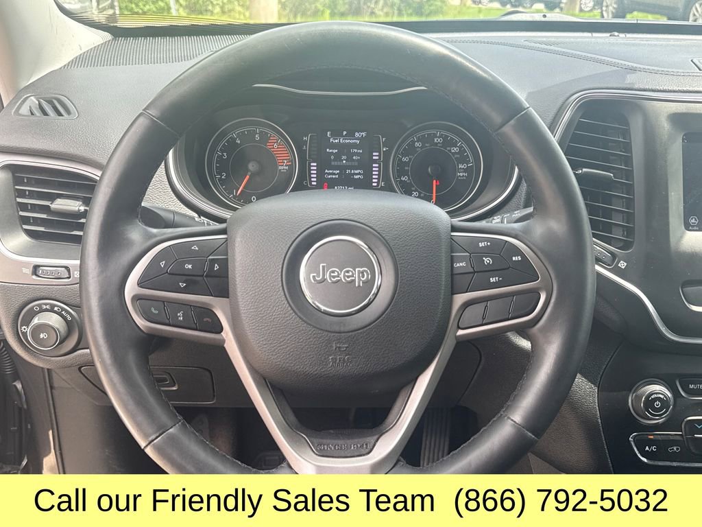 Used 2019 Jeep Cherokee Latitude Plus w/ Cold Weather Group AWD/4WD image 16