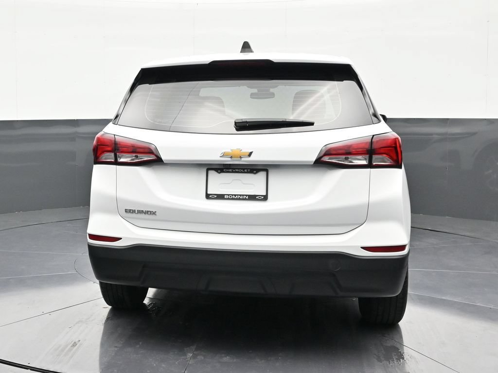 Used 2022 Chevrolet Equinox LS FWD image 4