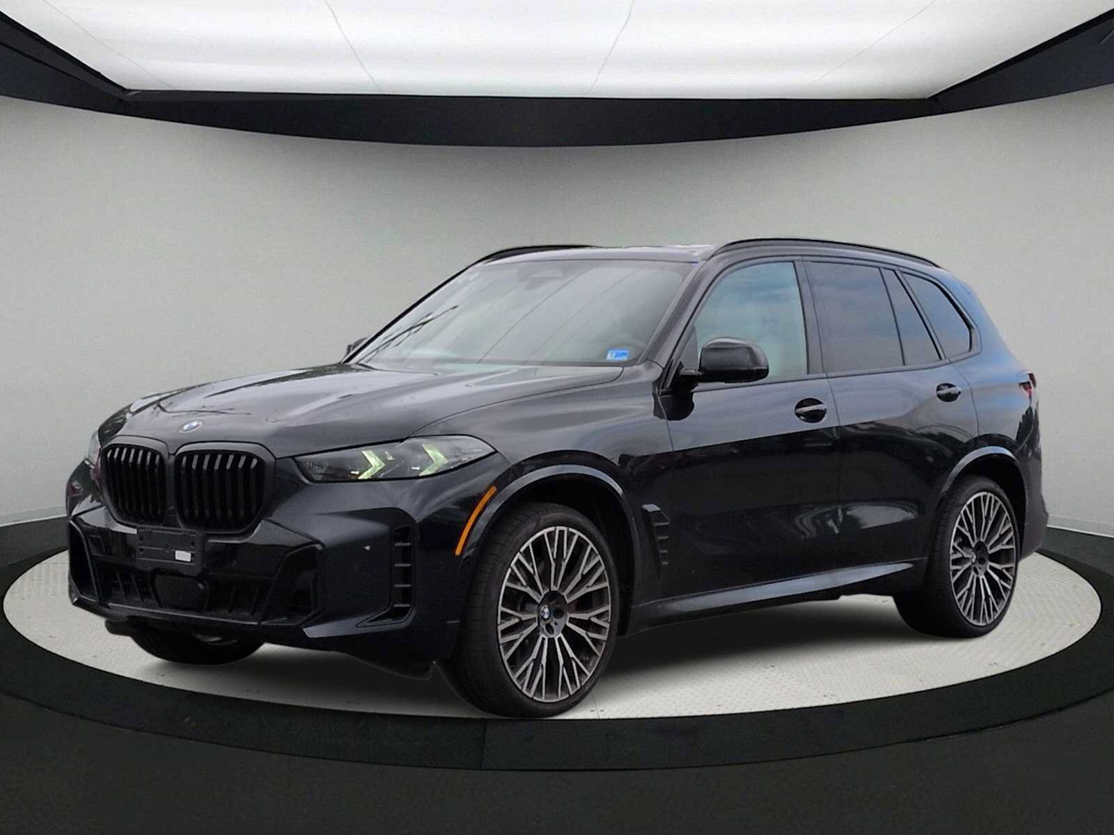 Certified 2026 BMW X5 xDrive40i w/ M Sport Package AWD/4WD image 4