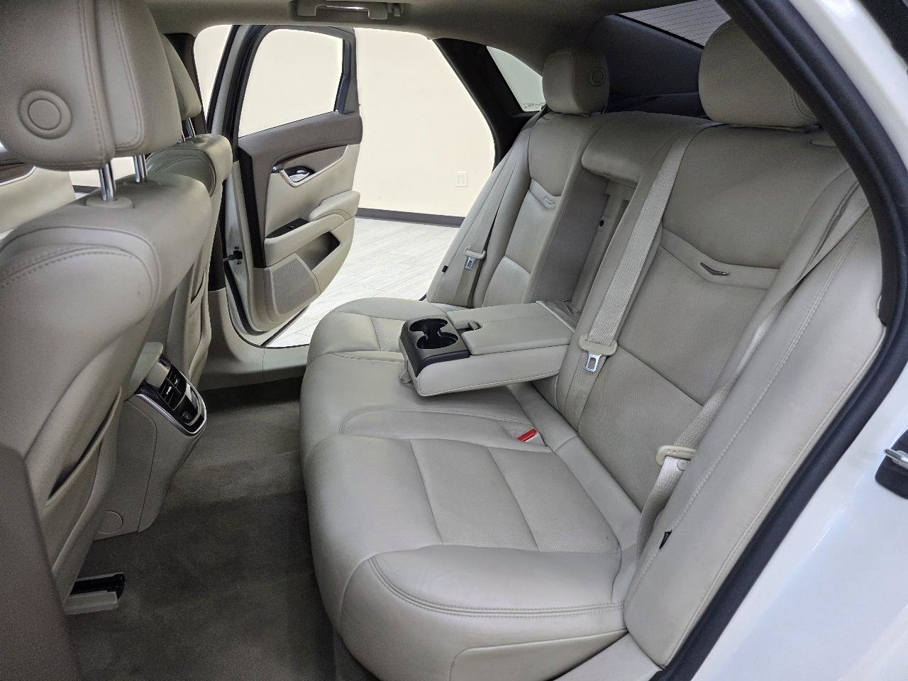 Used 2013 Cadillac XTS Luxury FWD image 25