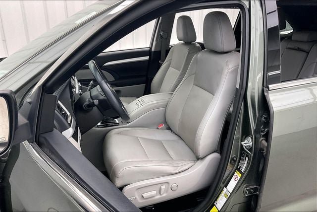 Used 2015 Toyota Highlander XLE AWD/4WD image 8