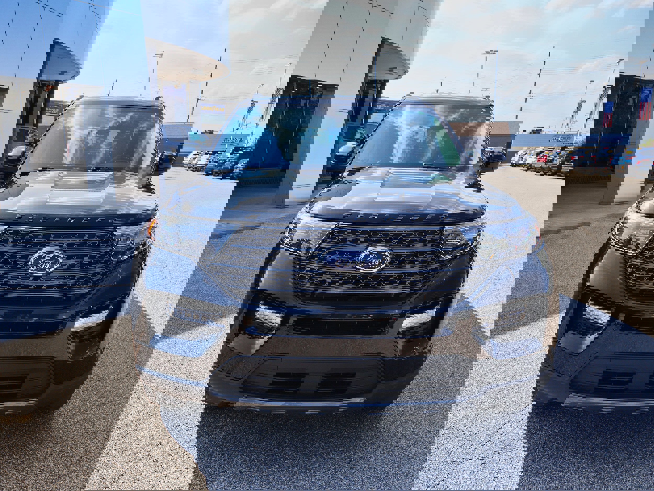 Used 2023 Ford Explorer XLT w/ Equipment Group 202A image 8