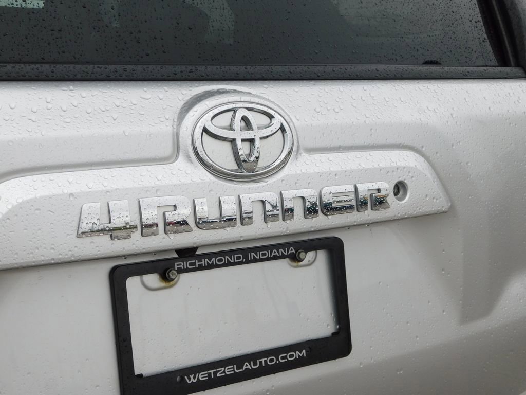 Used 2020 Toyota 4Runner SR5 AWD/4WD image 37