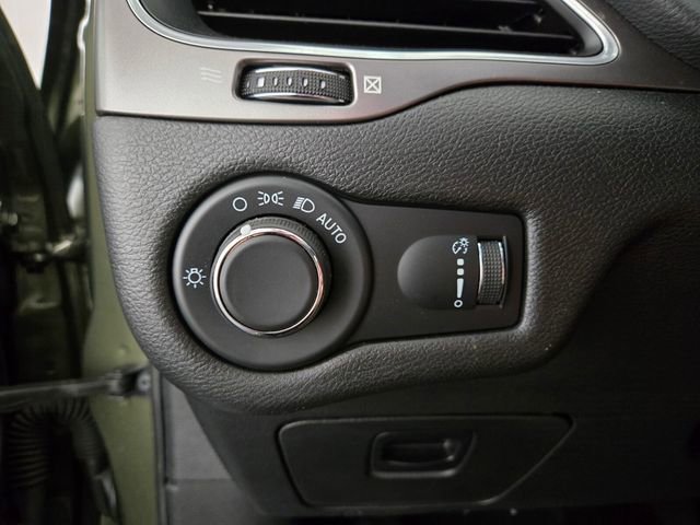 Used 2021 Jeep Cherokee Latitude FWD image 38