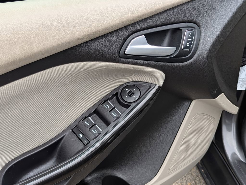 Used 2016 Ford Focus Electric Hatchback image 11