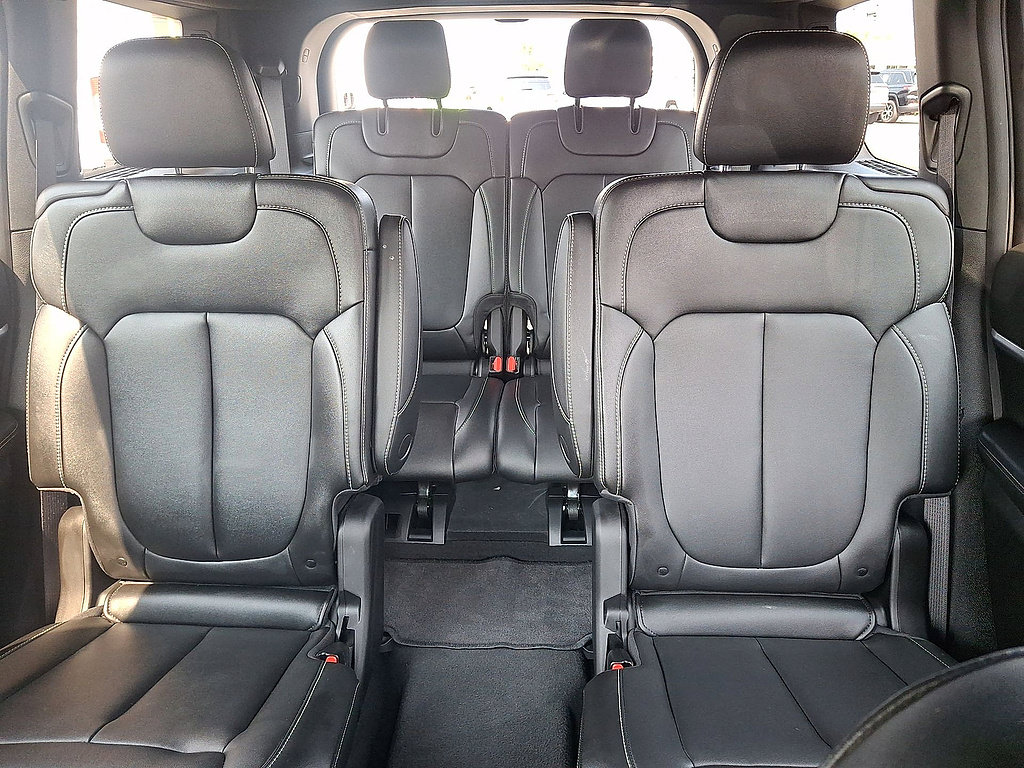 Used 2024 Jeep Grand Cherokee L Limited AWD/4WD image 13