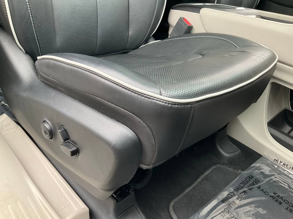 Used 2023 Chrysler Pacifica Limited FWD image 67