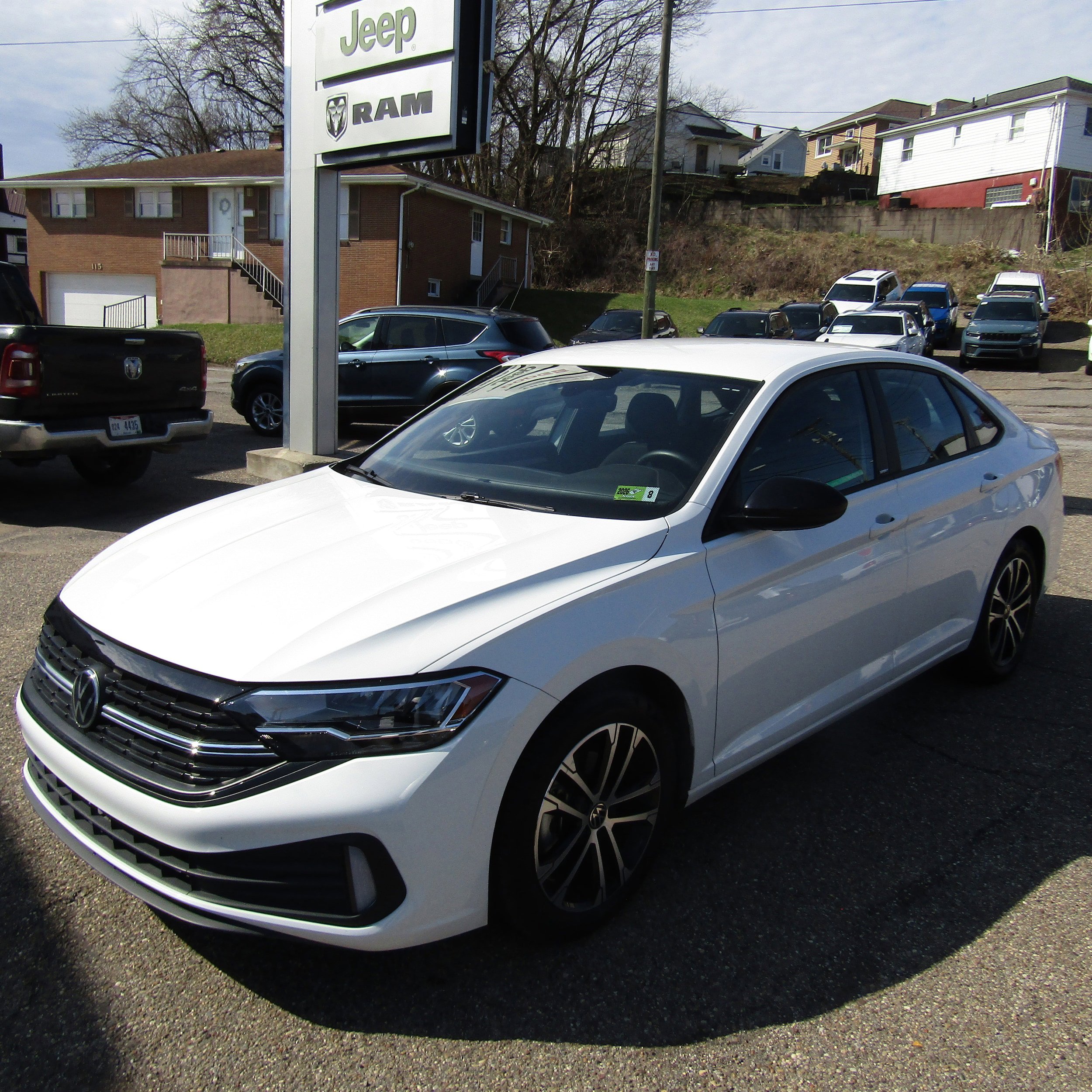 Used 2023 Volkswagen Jetta Sport image 3