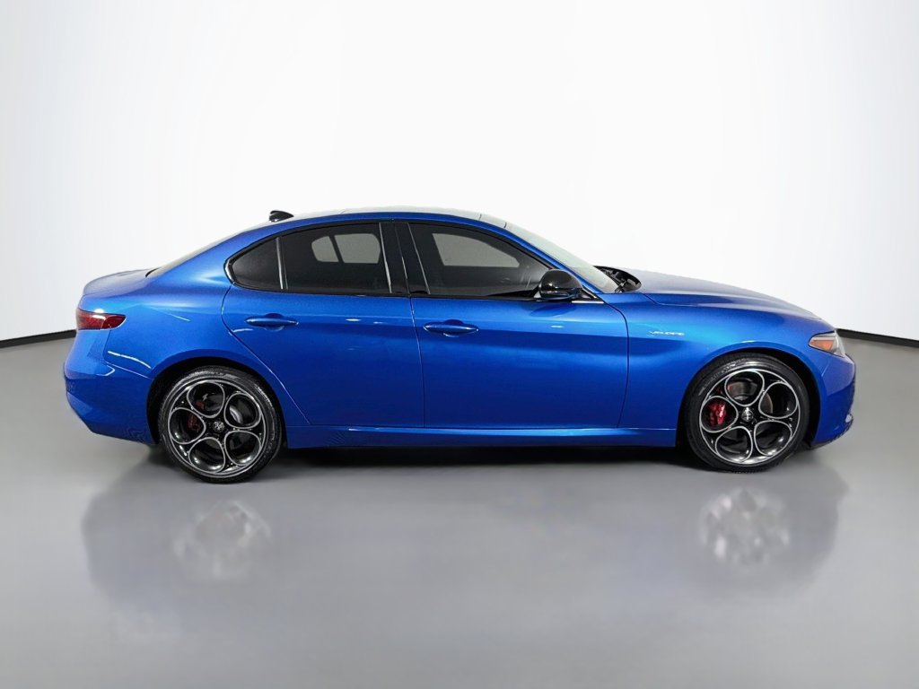 Used 2022 Alfa Romeo Giulia Veloce AWD/4WD image 8