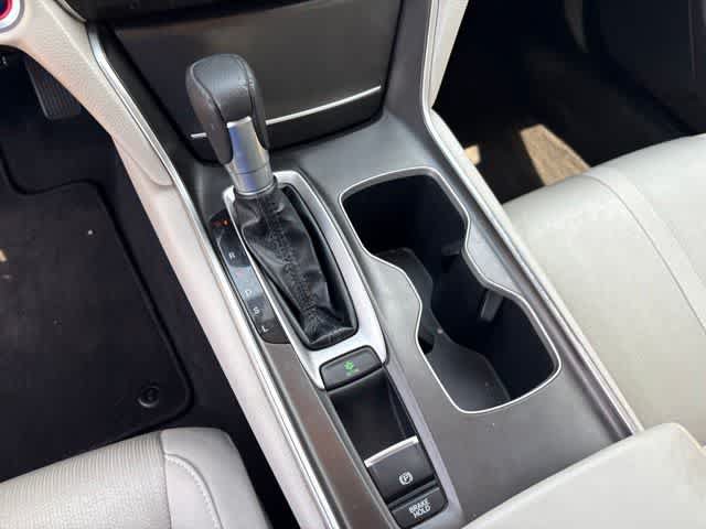 Used 2018 Honda Accord EX image 18