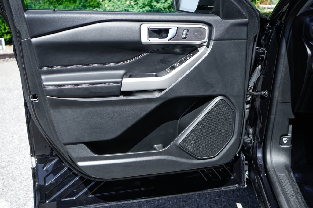 Used 2022 Ford Explorer XLT w/ Equipment Group 202A image 16