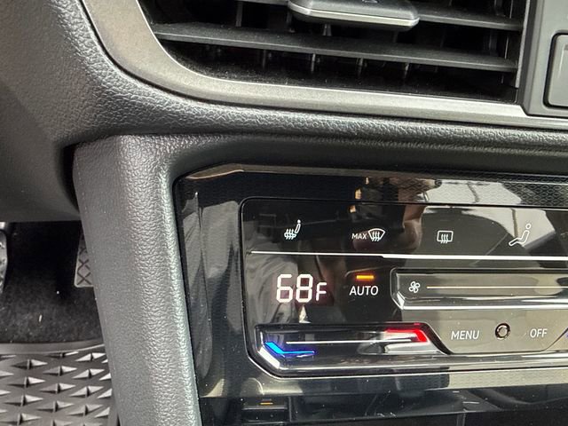 Certified 2025 Volkswagen Taos SE image 20