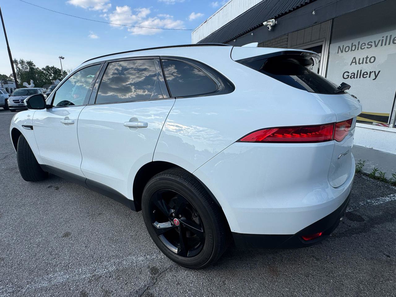 Used 2018 Jaguar F-PACE Premium AWD/4WD image 4