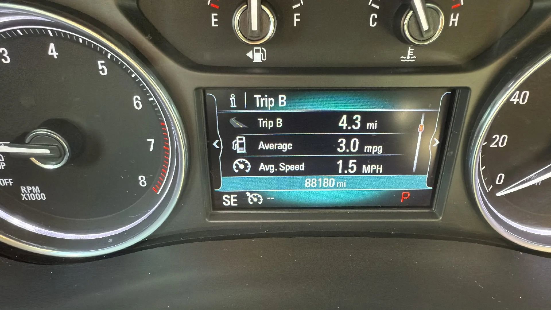 Used 2019 Buick Enclave Essence image 17