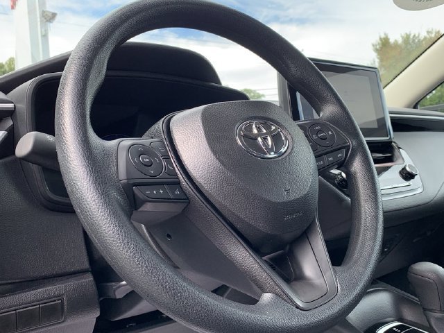 Used 2026 Toyota Corolla LE FWD image 19