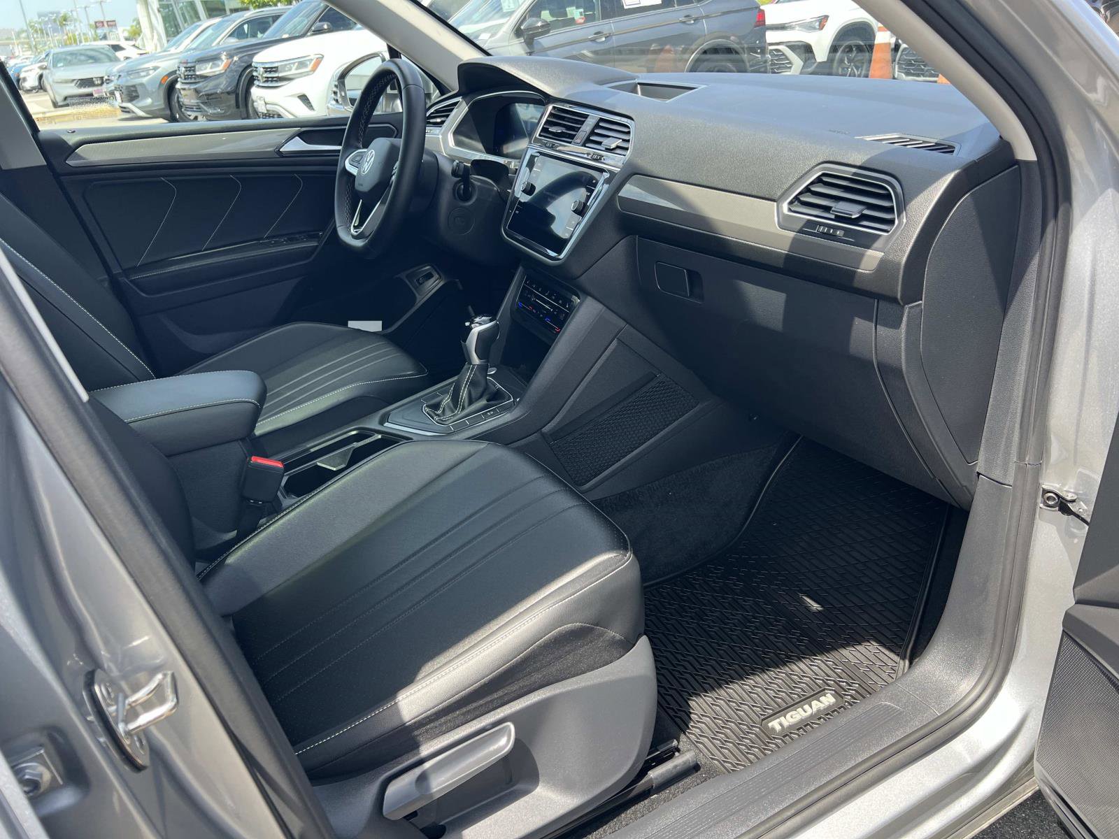 Certified 2023 Volkswagen Tiguan SE w/ Panoramic Sunroof Package FWD image 31