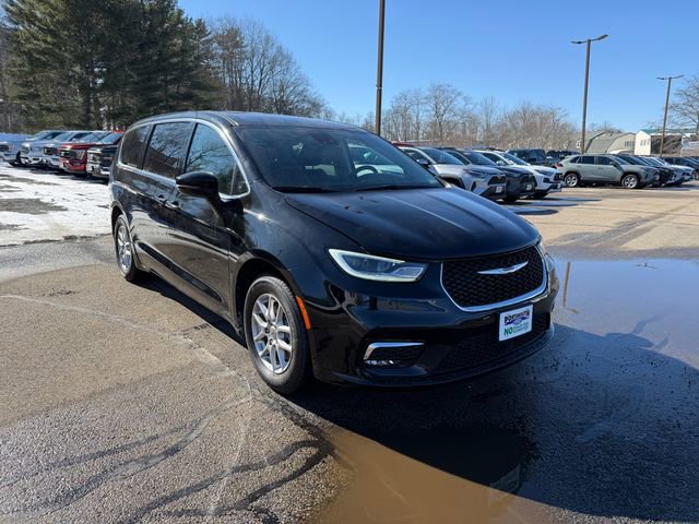 Used 2024 Chrysler Pacifica Touring-L