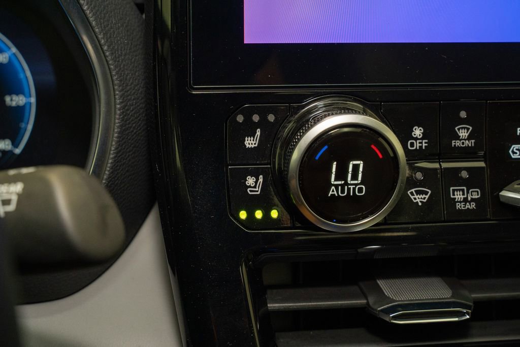 Used 2026 Toyota Highlander Platinum image 18