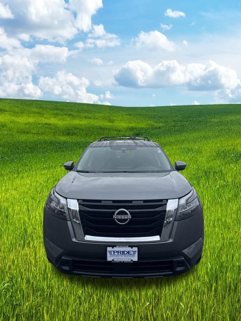 Used 2024 Nissan Pathfinder SV image 11